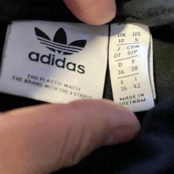 Adidas BLOCKED GRAPHIC CROP TEE black - Picture 2 of 4